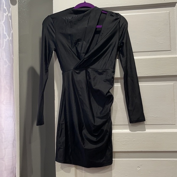 Fashion nova mini cut out black dress. Size M - Picture 2 of 2